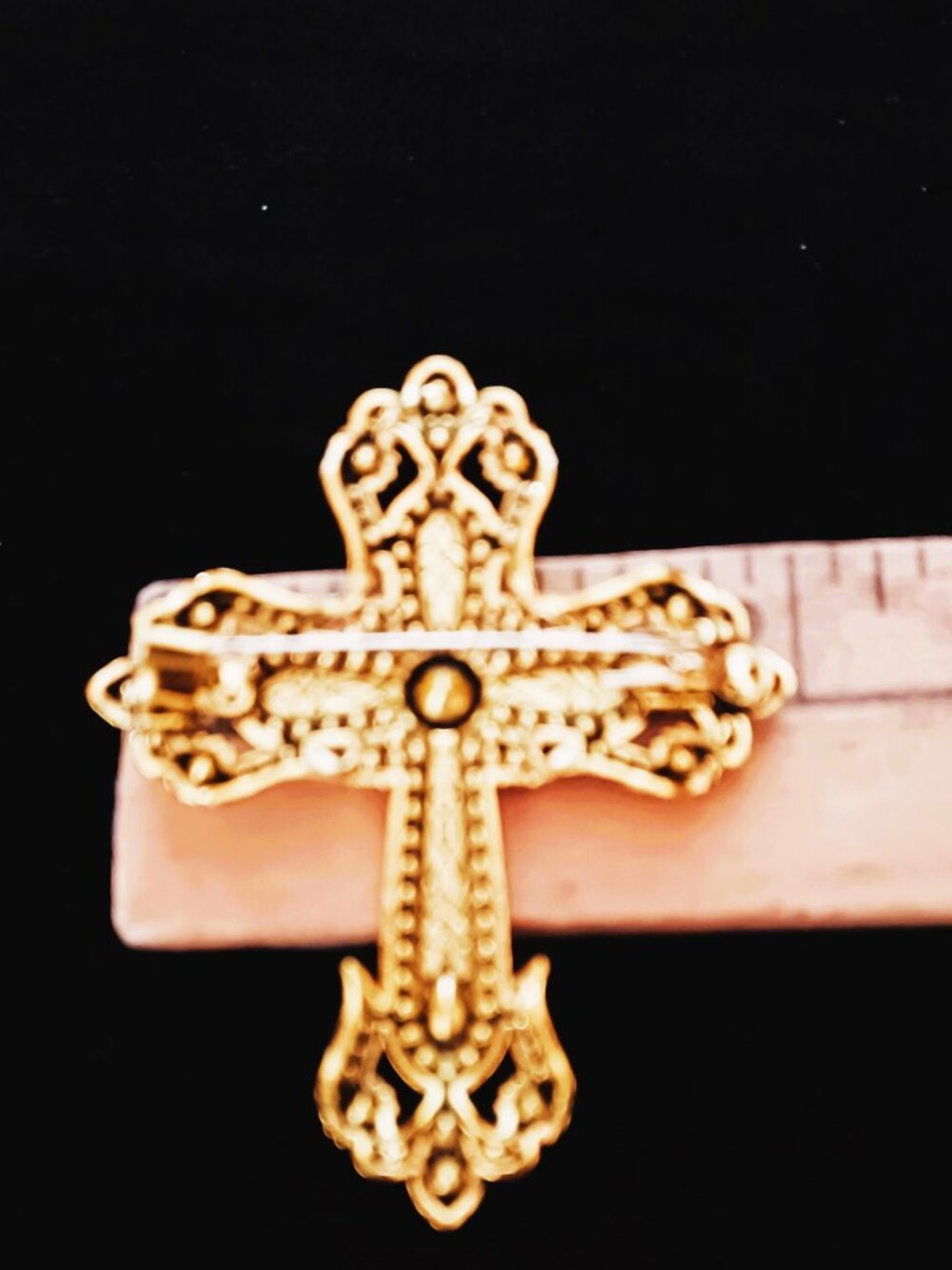 Stunning Rhinestone Cross Brooch - Picture 4 of 4